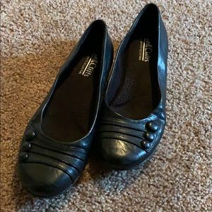 Cliffs by white mountain black flats